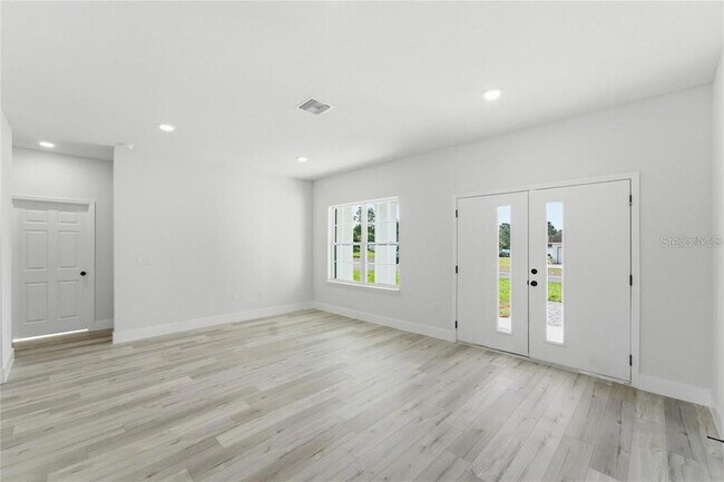 Building Photo - 3286 W Crandon Dr
