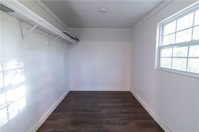 Building Photo - 250 Nottingham Wy