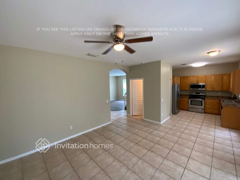 Building Photo - 5115 Crescent Moon Dr