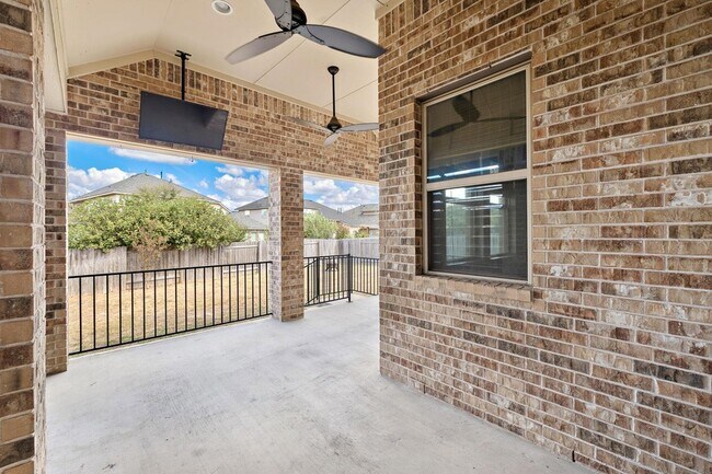 Building Photo - 2333 Legend Hill Dr