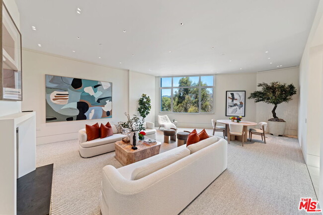 Building Photo - 455 N Palm Dr