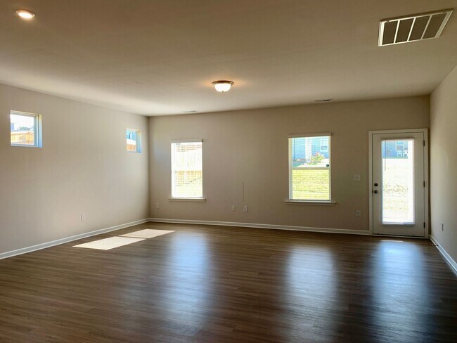 Building Photo - Beautiful Ranch Home in Sanford, Available...