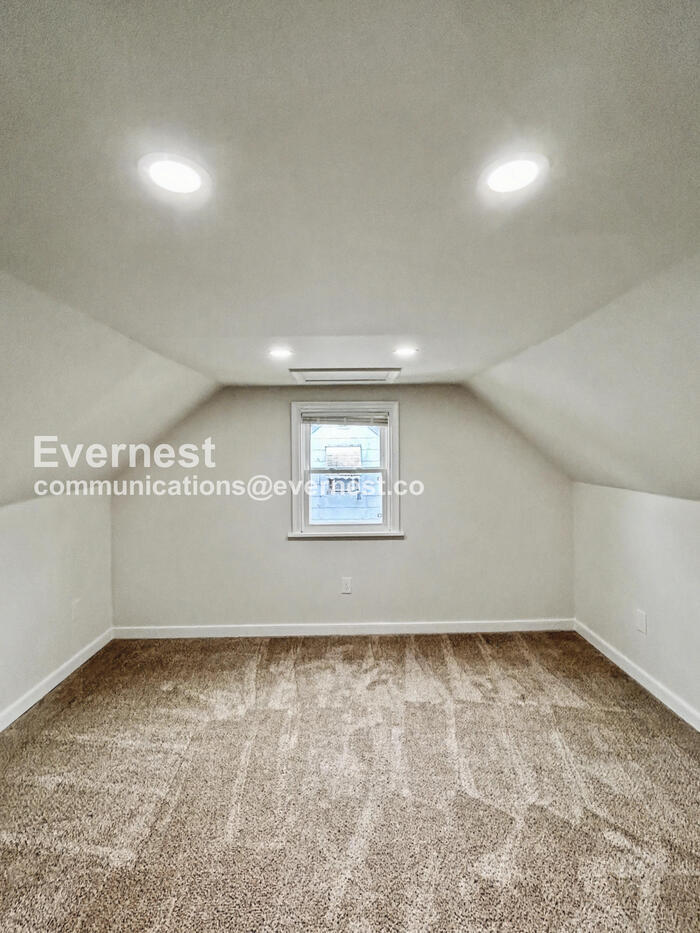 Building Photo - 3605 Pemberton Ave