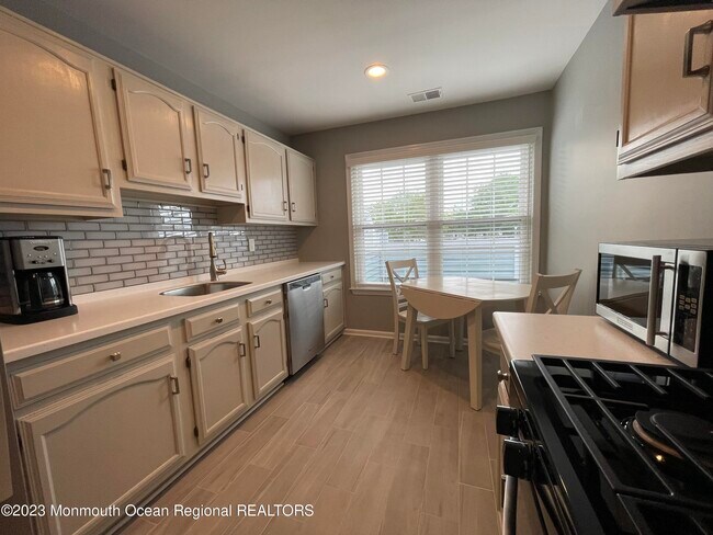 Building Photo - 134 Cypress Ct