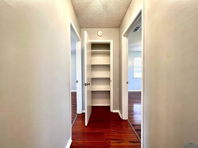 Building Photo - Beautiful 3 Bedroom home in Pine Tree ISD