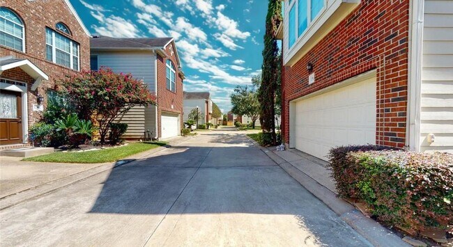 Building Photo - 1754 Aden Dr