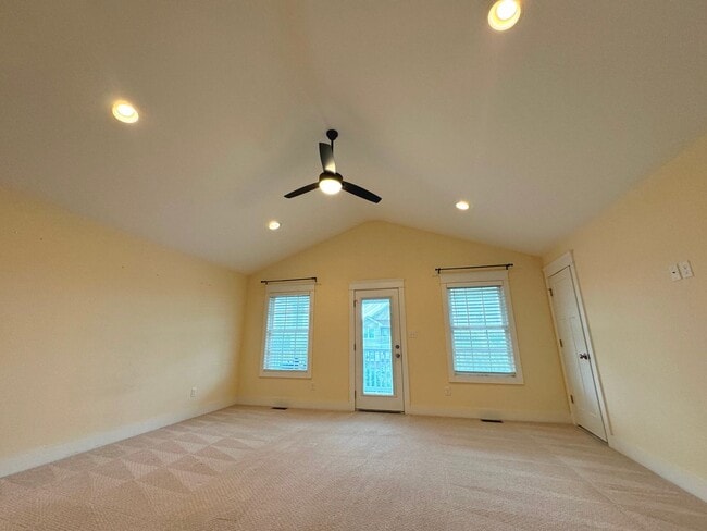 Building Photo - BEACH HOME! 4/4.5 with 3 car garage