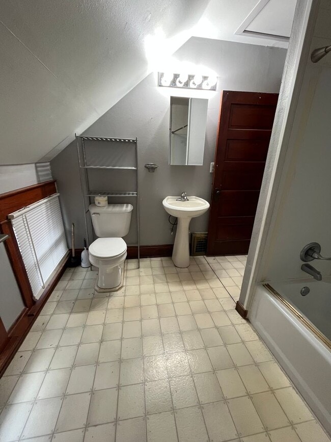 Building Photo - 229 14th Ave