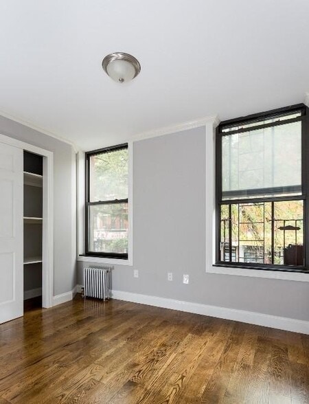 Building Photo - 396 E 10th St