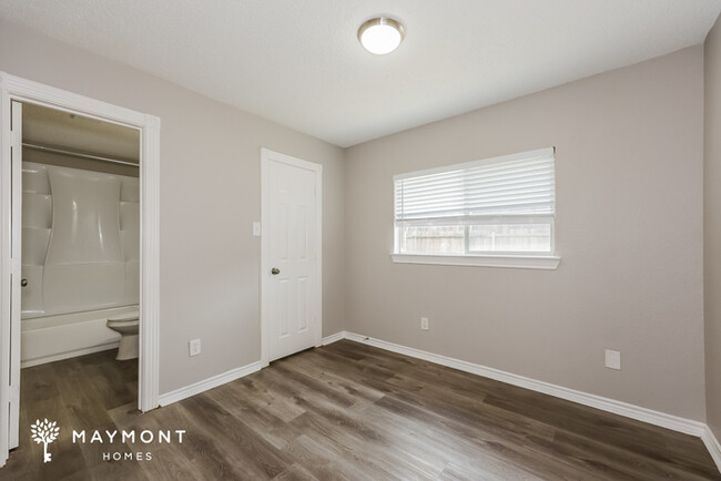 Building Photo - 3 Bedroom in Cedar Hill, TX