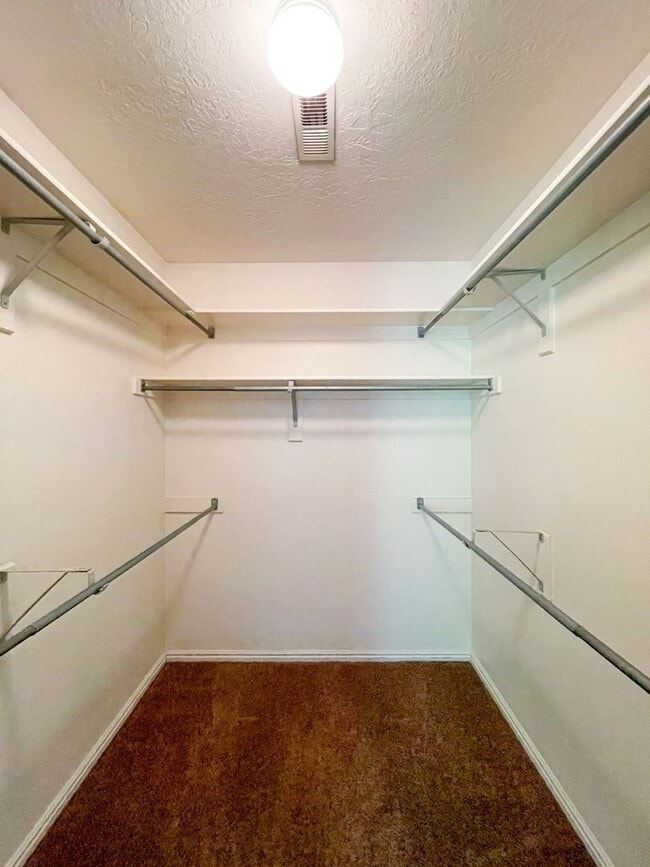 Building Photo - Charming 2 Bedroom Home in Prime Location ...