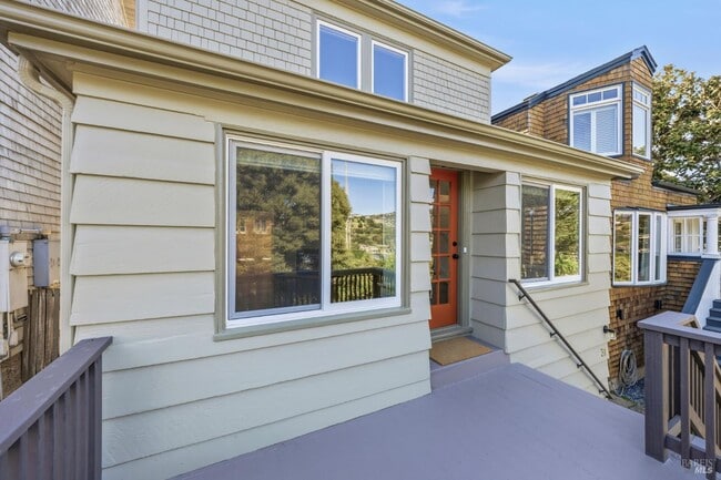 Building Photo - 31 Acacia Ave