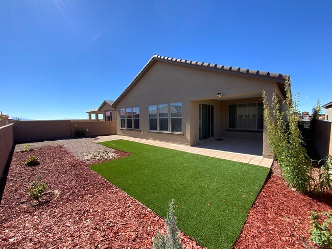Building Photo - 3 Bedroom Single Story New Build in Mesa Del Sol Near Netflix Studios!