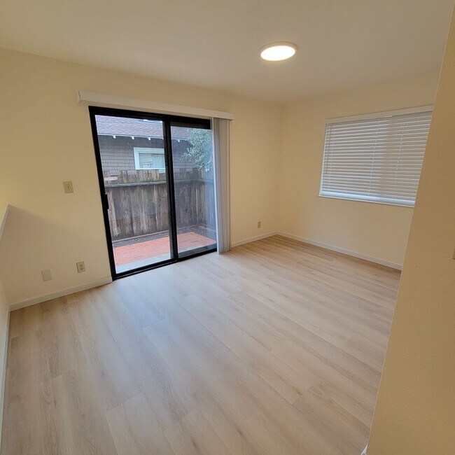 Building Photo - 931 Estudillo St