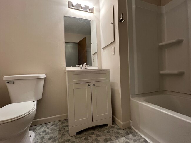 Building Photo - 611 E Burnsville Pkwy