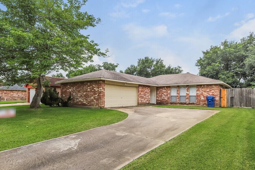 Building Photo - 2010 Quail Pl Dr