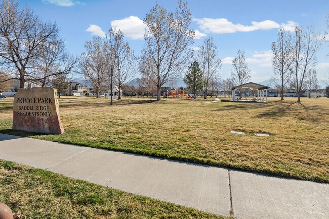 Building Photo - 1572 S Bridle Path Loop