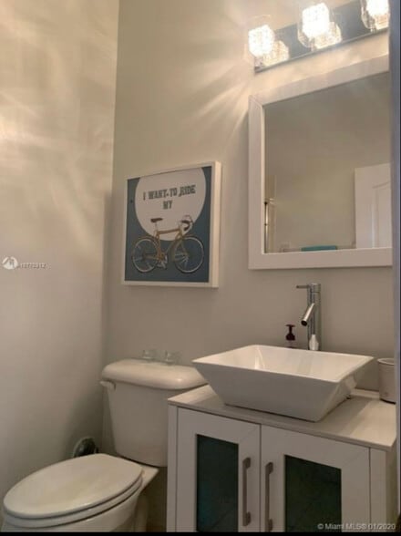 Building Photo - 2240 NE 37th Terrace