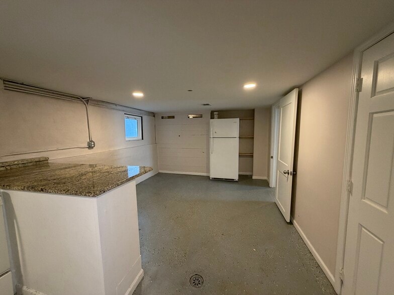 Building Photo - 4123 N Narragansett Ave