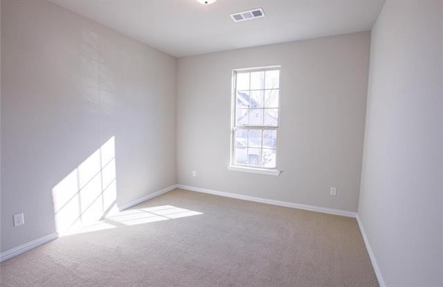 Building Photo - 1708 Daisy Corner Dr