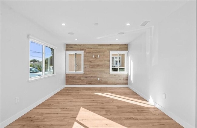 Building Photo - 4641 W 130th St
