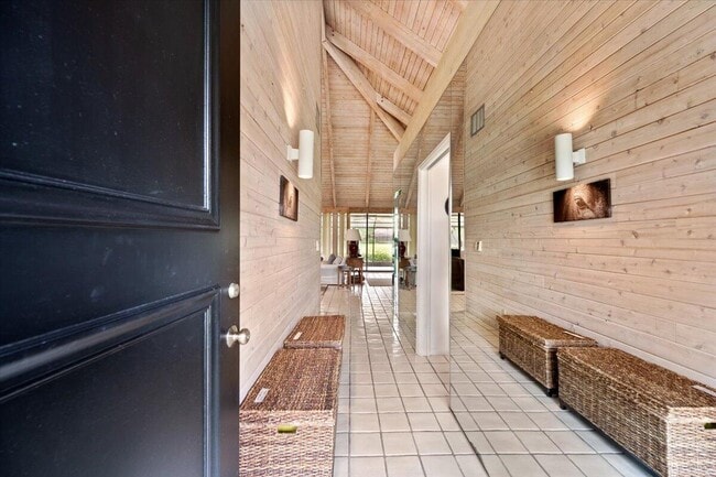 Building Photo - 11876 Pebblewood Dr