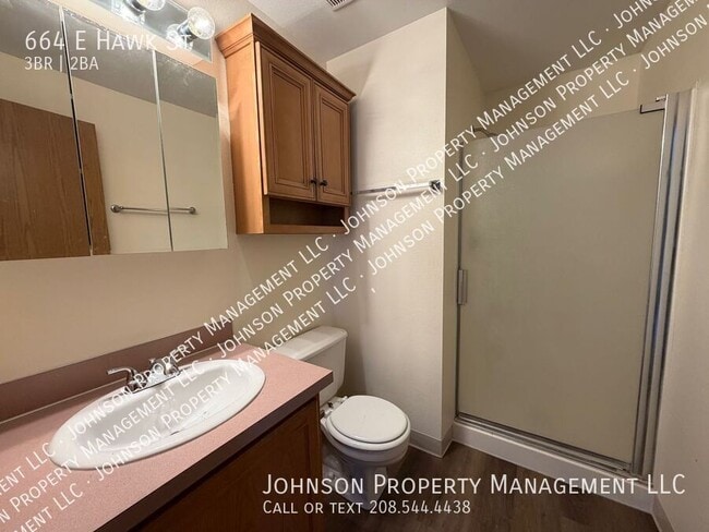 Building Photo - 664 E Hawk St