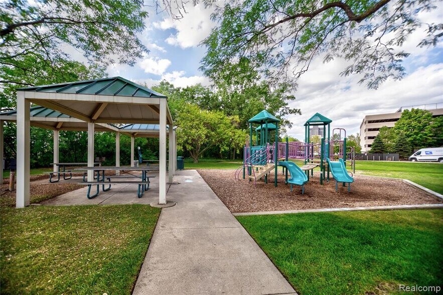 Building Photo - 300 Riverfront Dr