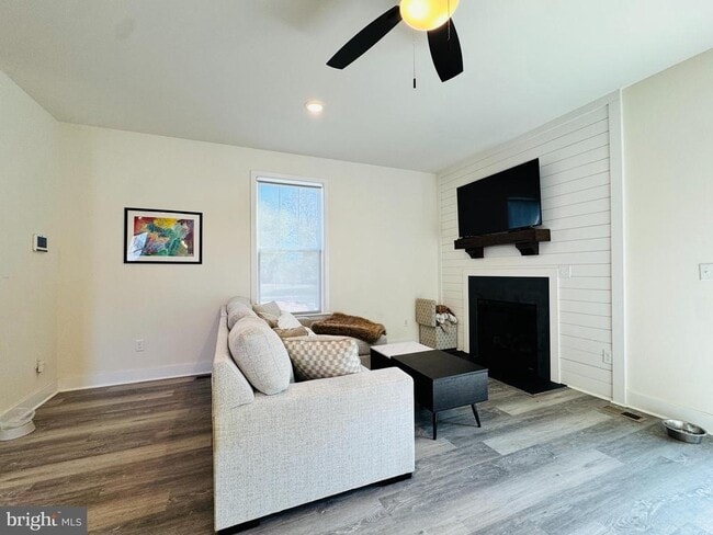 Building Photo - 233A Church St