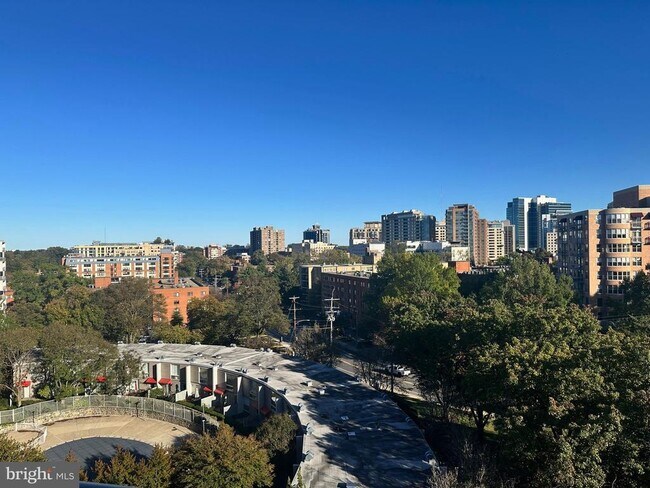 Building Photo - 8315 N Brook Ln