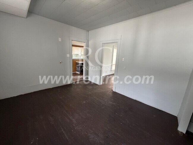 Building Photo - 9 Cronkhite-