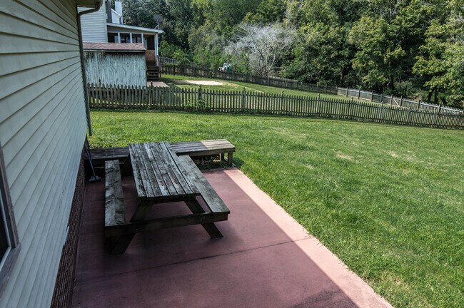 Building Photo - Ranch Home on Creek Lot!