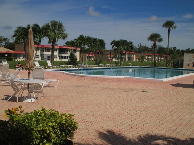 Building Photo - 200 Lake Carol Dr