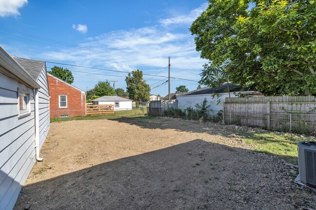 Building Photo - 14521 Trenton Rd