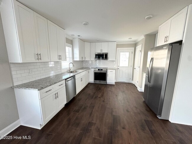 Building Photo - 824 Sarah Rebecca Dr