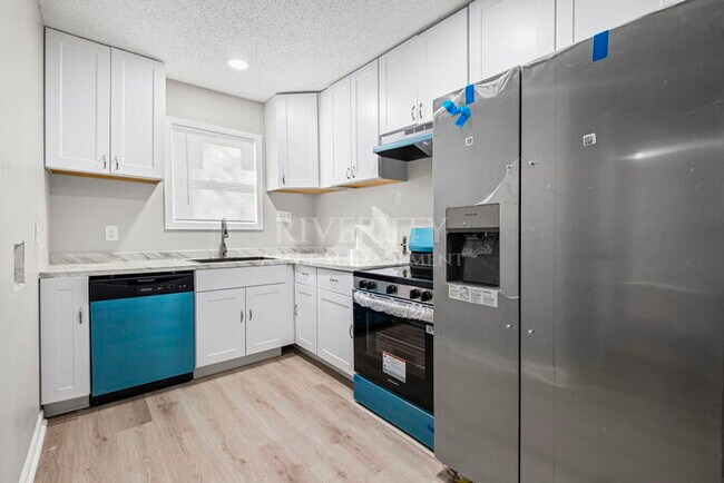 Building Photo - Westwood Beauty!!! Section 8 Welcomed !!!!