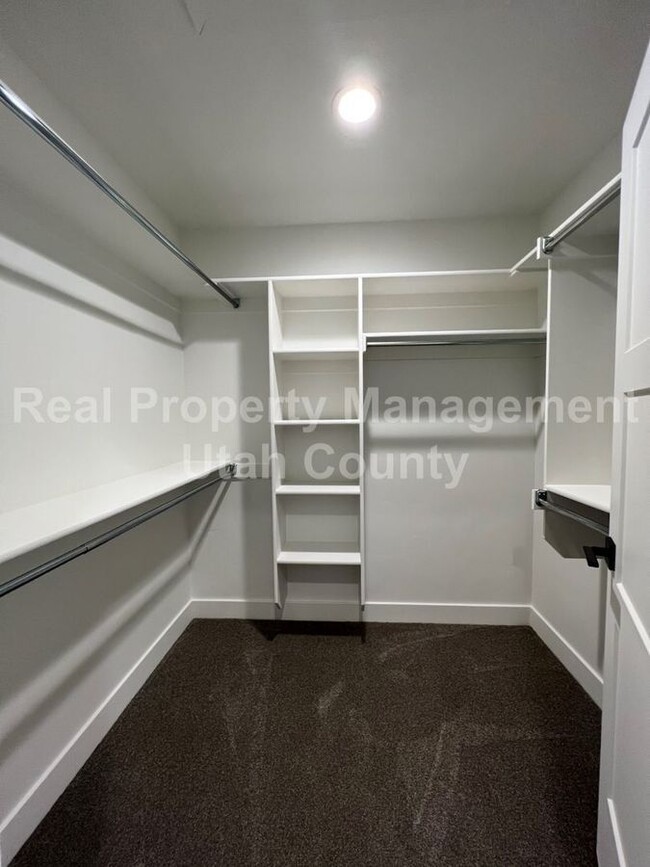 Building Photo - 606 E 340 S