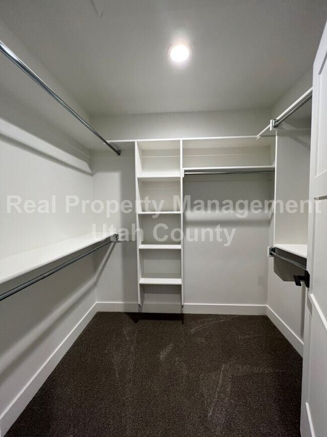 Building Photo - 608 E 340 S