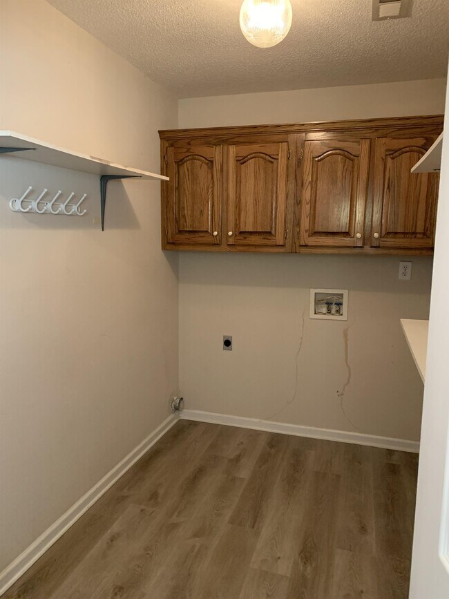 Building Photo - 3216 Darlington Dr SW