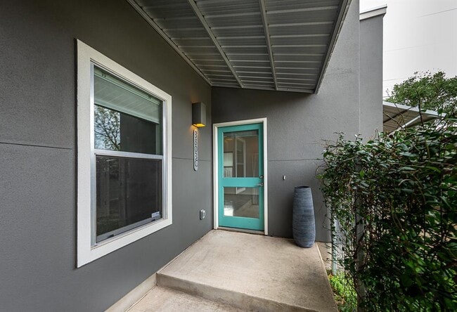 Building Photo - 3803 Byron Dr