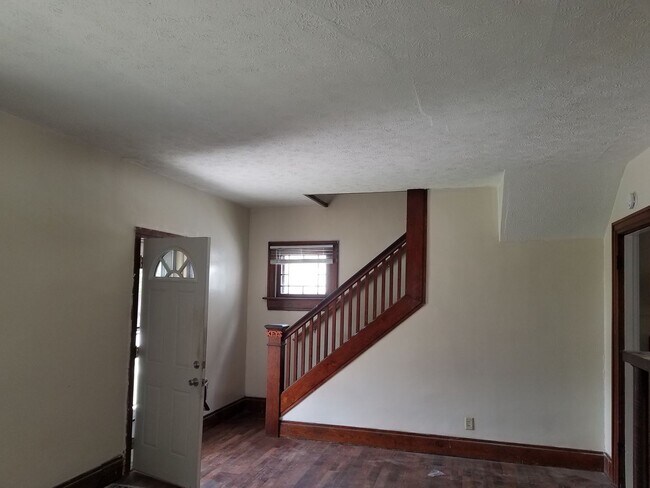 Building Photo - 211 Pleasant Ave
