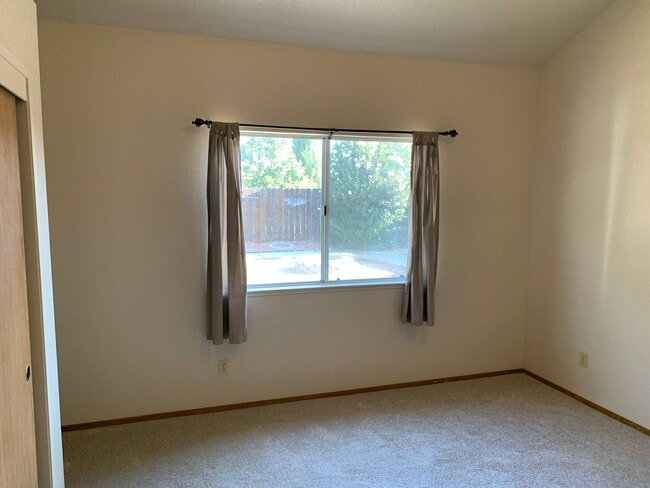 Building Photo - Beautiful Single Story Lathrop Home