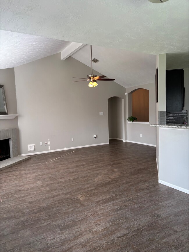 Building Photo - 1702 Oak Ridge Dr