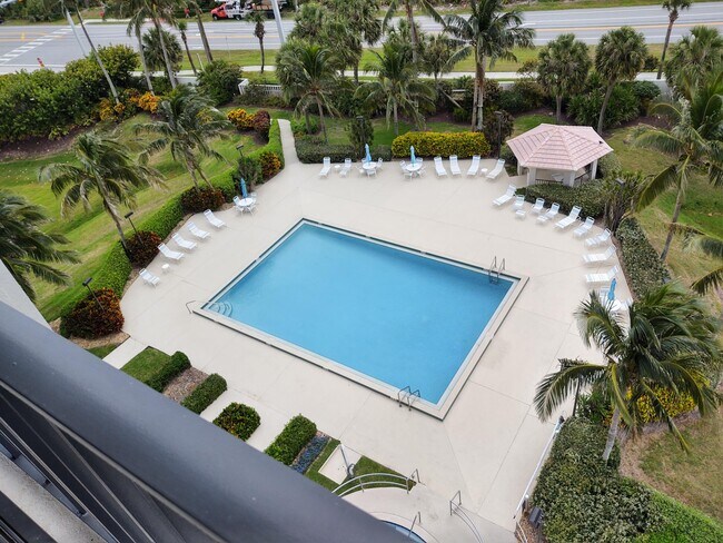 Building Photo - 5047 N Hwy A1A