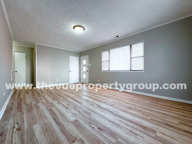 Building Photo - DEPOSIT MOVES YOU IN! Pay no rent until Ap...