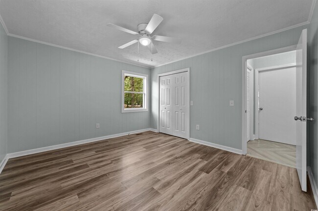 Building Photo - 1401 Twin Oaks Dr