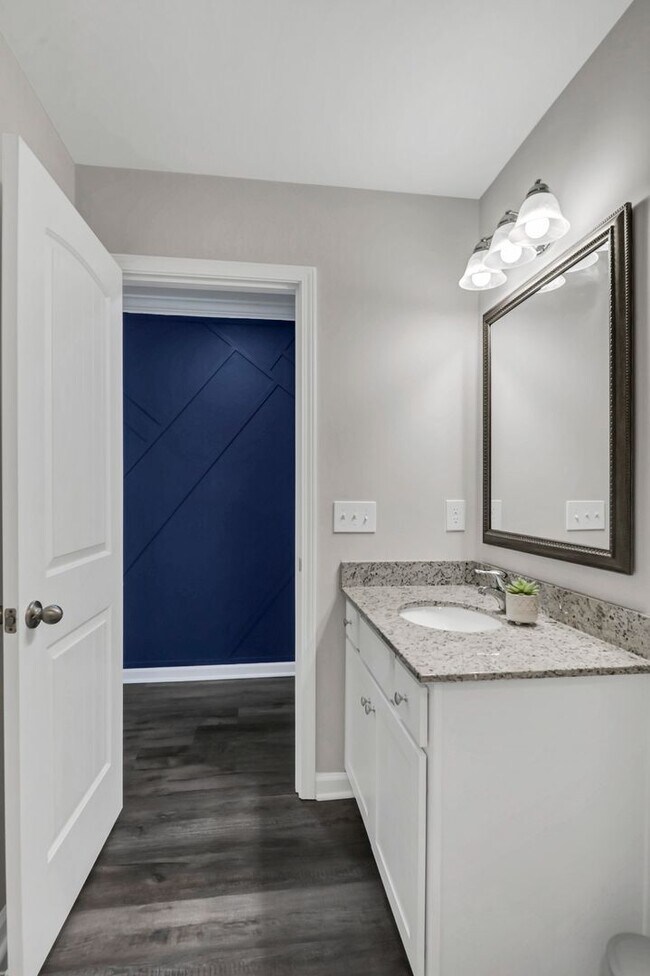 Building Photo - Spacious 5-Bedroom, 3-Bath Home with Modern Features in Elgin!