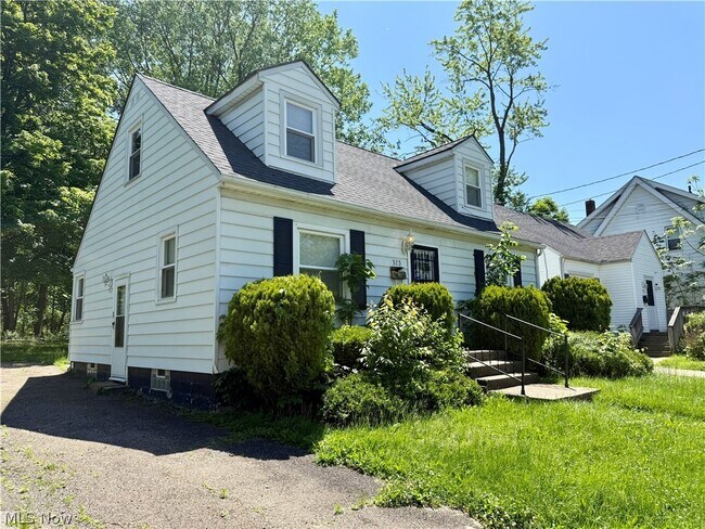 Building Photo - 575 Noble Ave
