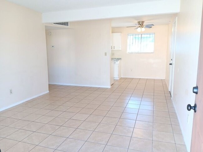 Building Photo - Charming 1 Bed/1 Bath in Central Tucson – ...