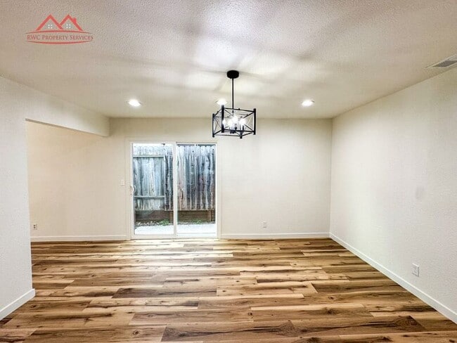 Building Photo - 5457 E Knoll Dr